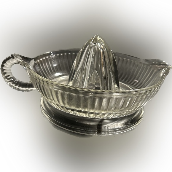 Vintage Glass Lemon Orange Citrus Juicer/Squeezer With Handle - Picture 2 of 3